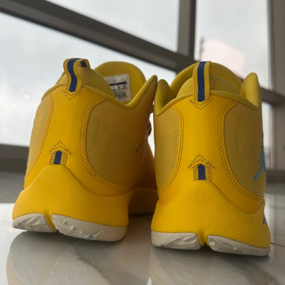 Jordan Super.Fly 2
Color: Varsity Maize/Gamma Blue-Came Royal-White - Picture 13 of 14
